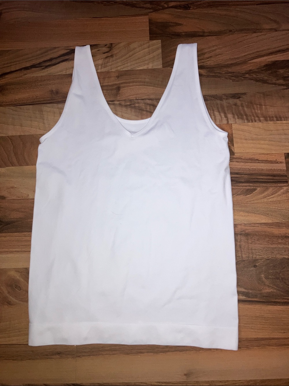 Radiant by vanity fair white v scoop neck seamless tank womens Sz L